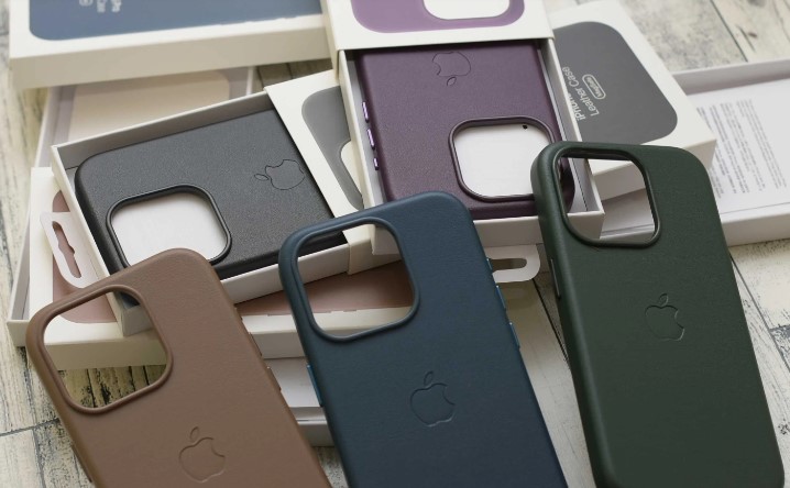 Силиконовый чехол для iPhone 15